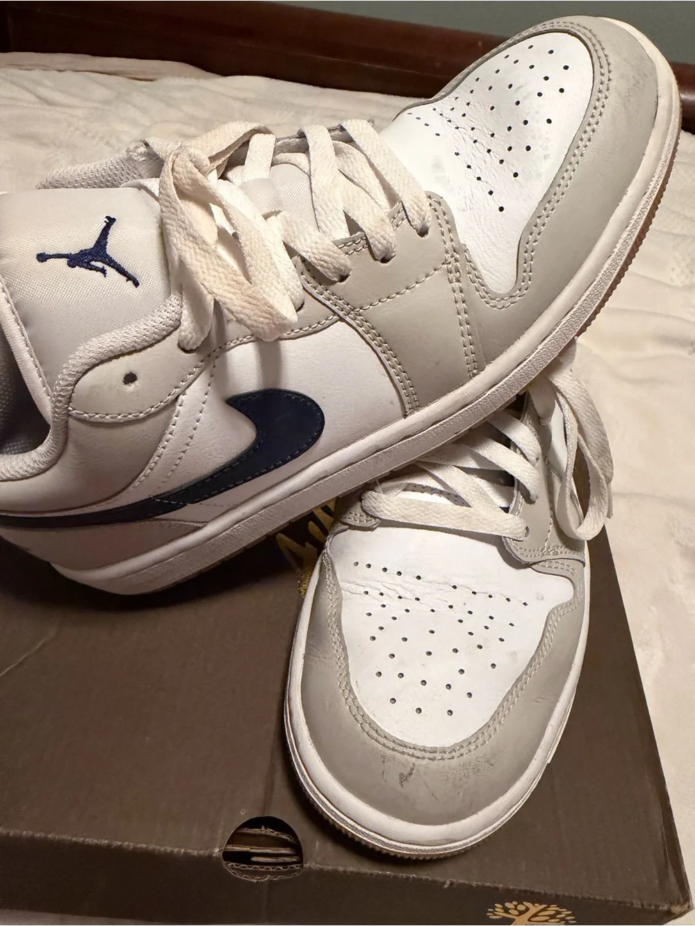 Jordan Kids Low-Top Sneakers in White, Light Gray and Navy